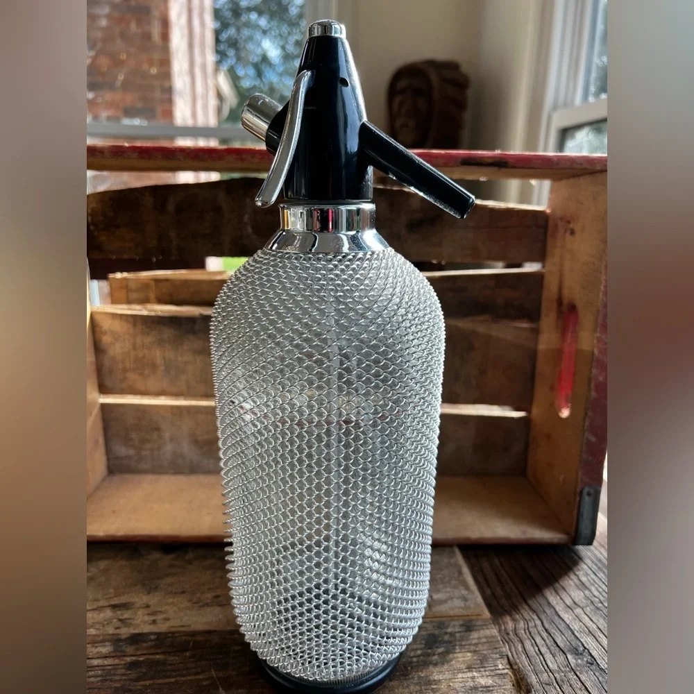 Vintage Classic Soda Siphon Seltzer Glass Bottle with Wire Mesh